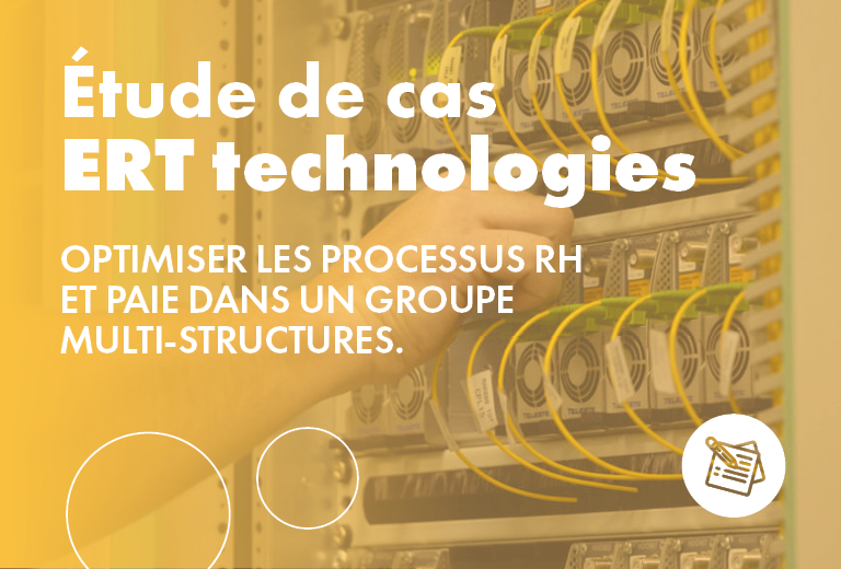 Main connectant des câbles à un serveur, symbolisant la transformation numérique des RH